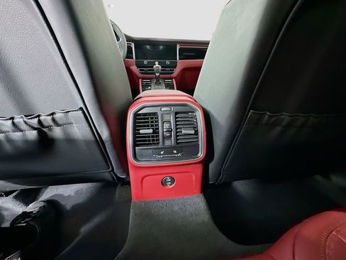 Certified 2024 Porsche Macan AWD/4WD image 27