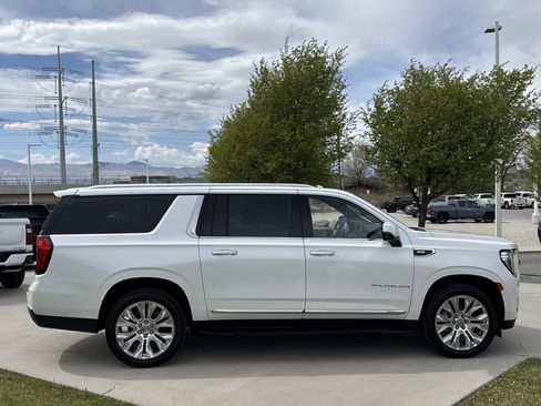 Used 2021 GMC Yukon XL SLT w/ SLT Luxury Plus Package image 6