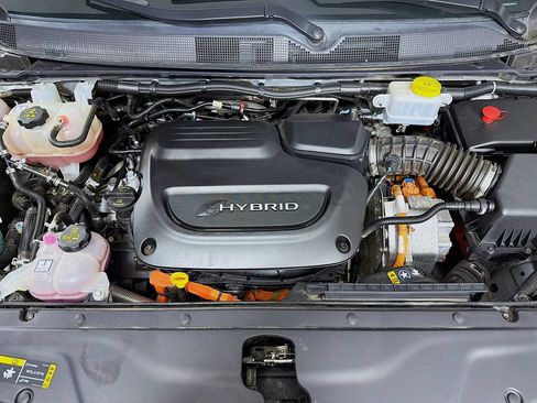 Used 2023 Chrysler Pacifica Touring-L FWD image 30