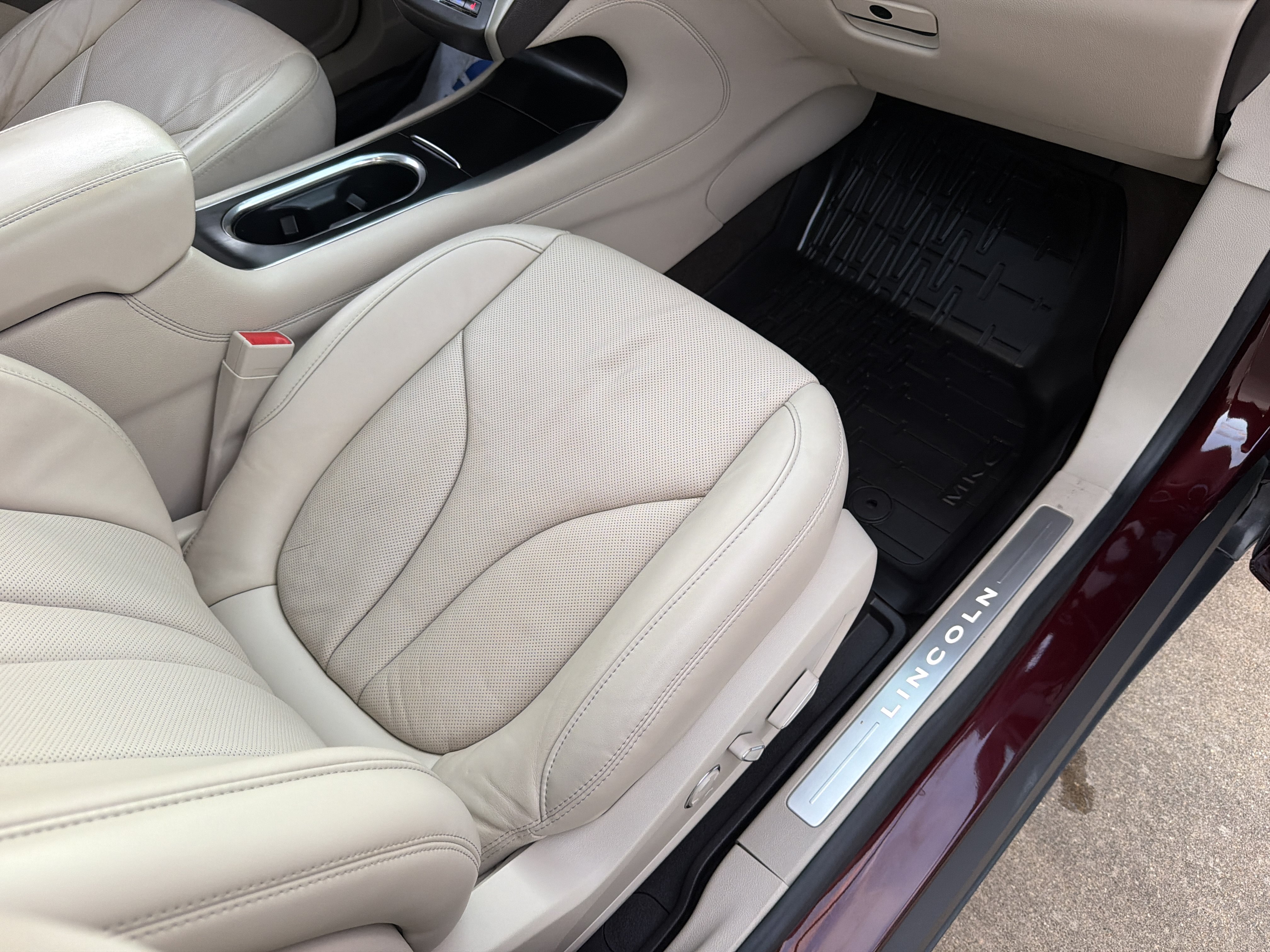 Used 2019 Lincoln MKC Reserve w/ MKC Climate Package FWD image 11