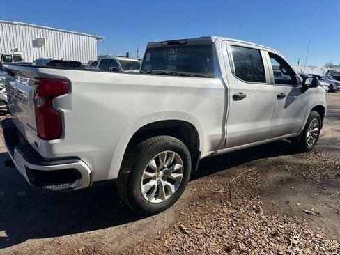 Used 2020 Chevrolet Silverado 1500 Custom w/ Custom Value Package image 16