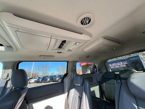 Used 2010 Dodge Grand Caravan SXT image 30
