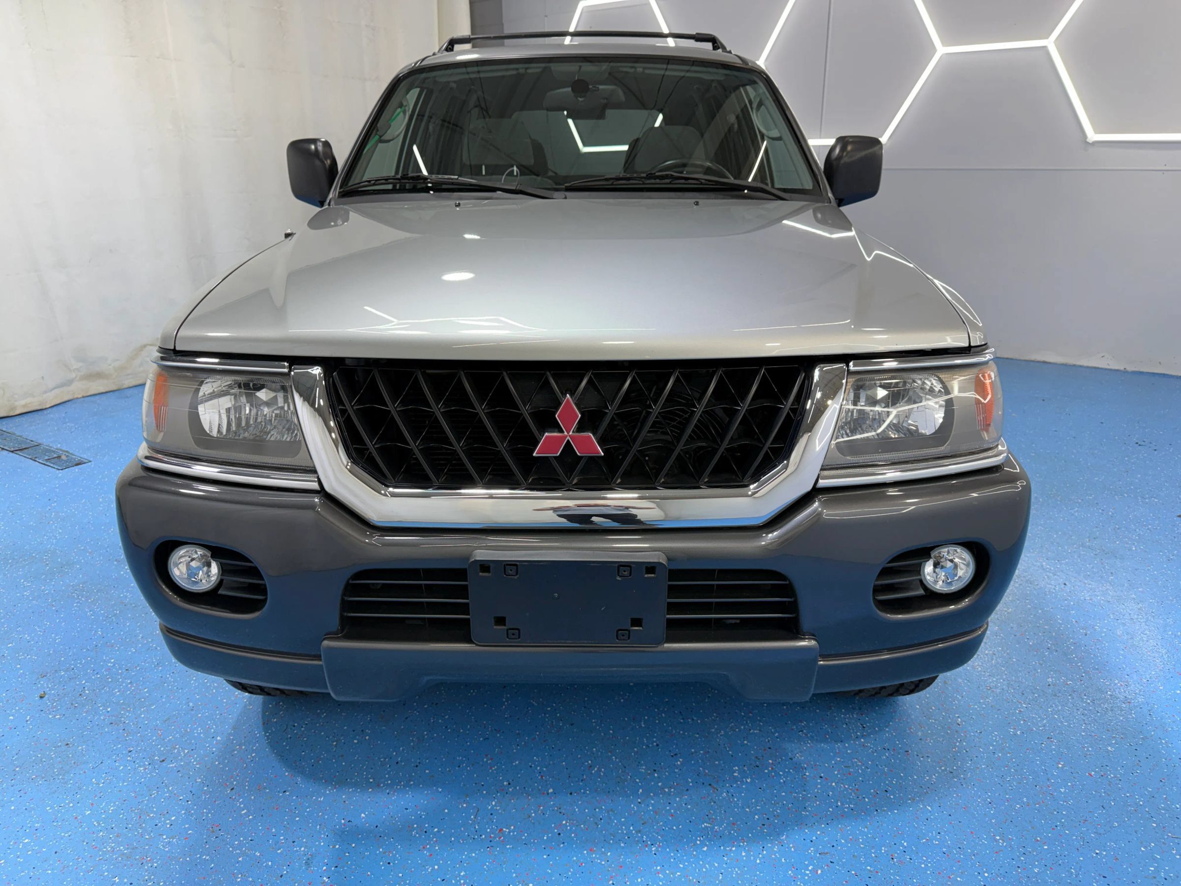 Used 2000 Mitsubishi Montero Sport XLS AWD/4WD image 2