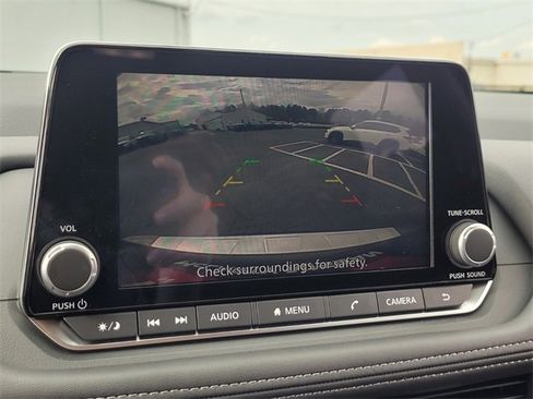 Used 2025 Nissan Rogue SV image 18