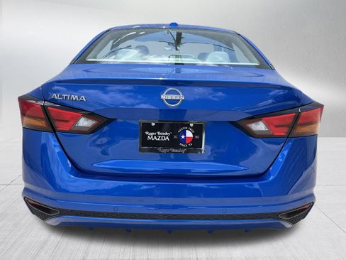 Used 2025 Nissan Altima 2.5 SV FWD image 7