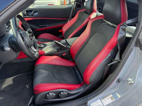 Certified 2024 Nissan Z Performance w/ Floor Mat Package image 14