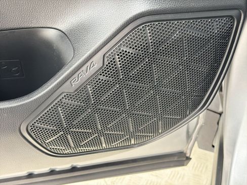 Used 2020 Toyota RAV4 XLE Premium FWD image 22