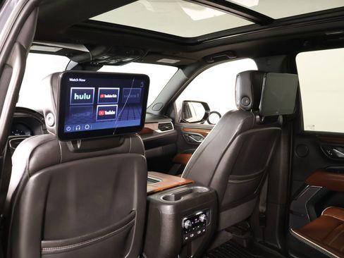 Used 2023 GMC Yukon XL Denali Ultimate AWD/4WD image 16