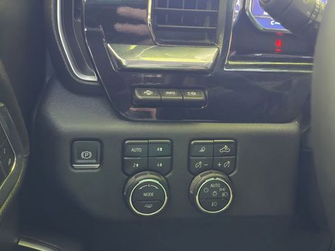 Used 2024 Chevrolet Silverado 2500 High Country w/ High Country Premium Package AWD/4WD image 26