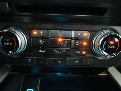 Used 2018 Ford F150 Lariat w/ Equipment Group 502A Luxury AWD/4WD image 37