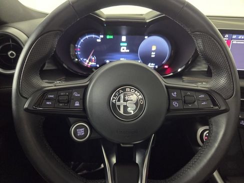 Used 2025 Alfa Romeo Tonale w/ Premium Package AWD/4WD image 17