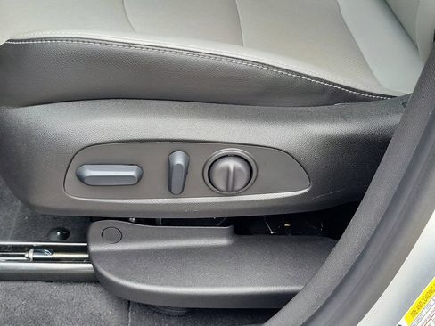 Used 2022 GMC Terrain SLT w/ LPO, Floor Liner Package FWD image 22
