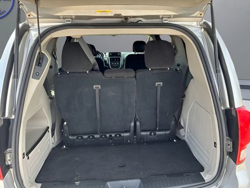 Used 2012 Dodge Grand Caravan SXT FWD image 14