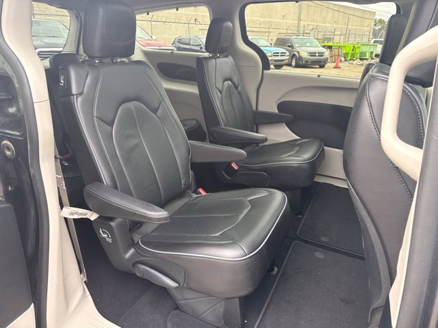 Used 2020 Chrysler Pacifica Limited FWD image 26