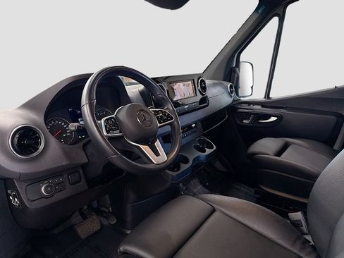 Used 2024 Mercedes-Benz Sprinter 2500 image 26