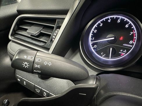 Used 2022 Toyota Camry SE image 22