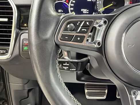 Certified 2023 Porsche Cayenne Turbo S AWD/4WD image 35