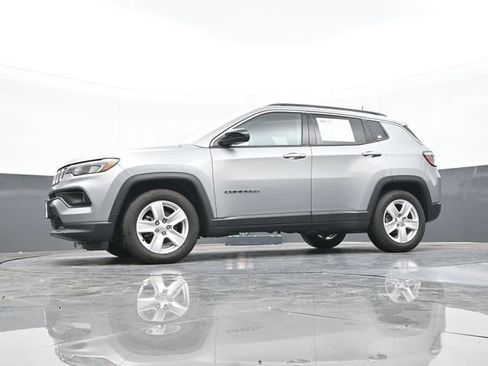 Used 2022 Jeep Compass Latitude FWD image 55