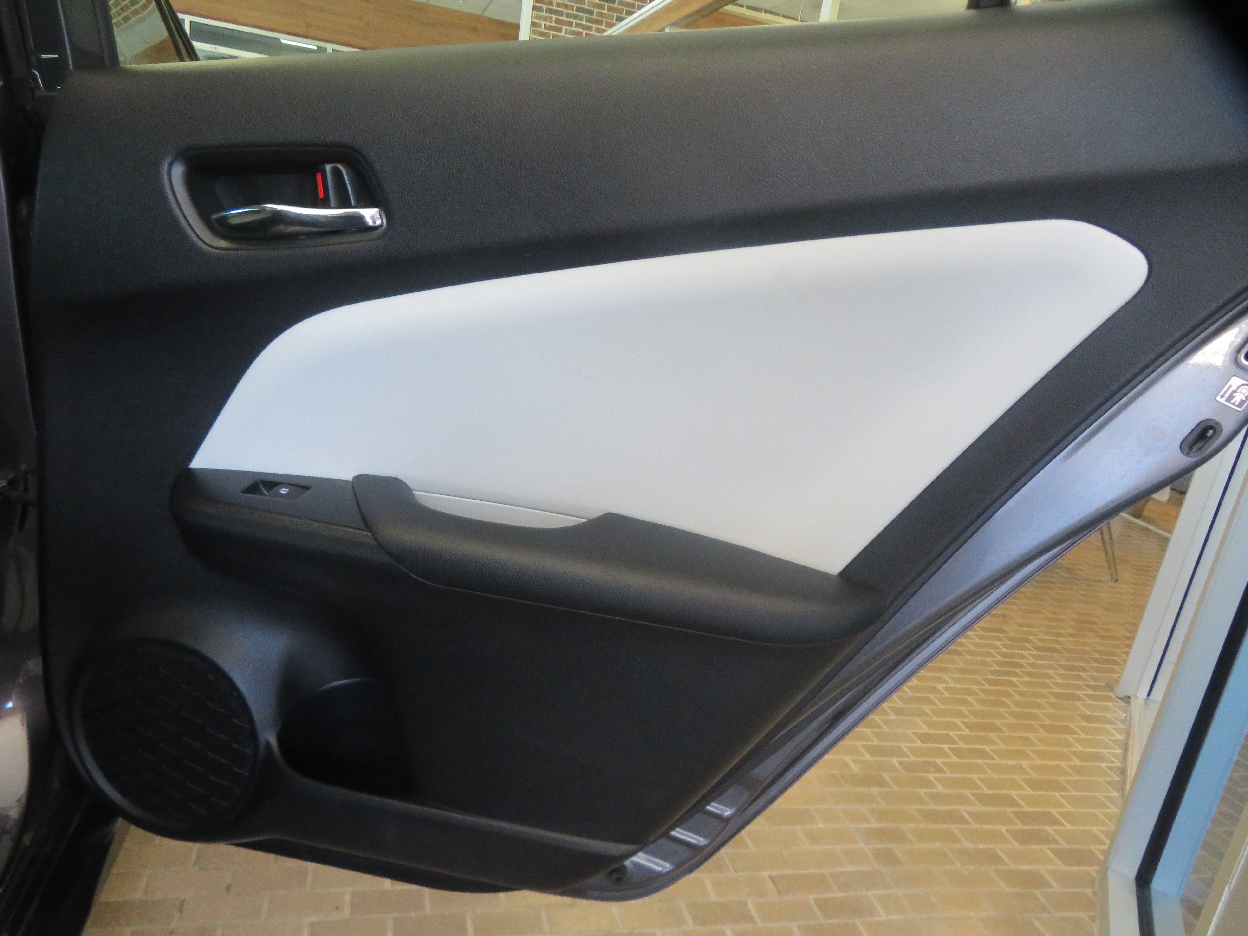Used 2018 Toyota Prius Prime Premium FWD image 19