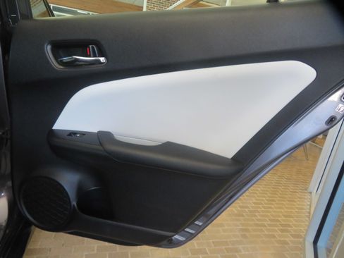 Used 2018 Toyota Prius Prime Premium FWD image 19