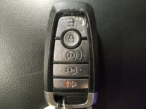 Used 2020 Ford Fusion SEL FWD image 32