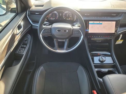 New 2026 Jeep Grand Cherokee Altitude image 7