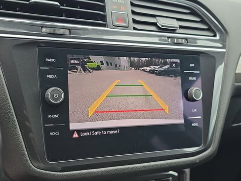 Used 2018 Volkswagen Tiguan SE image 23