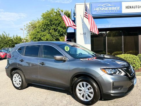Used 2020 Nissan Rogue S FWD image 11