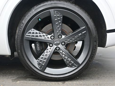 Certified 2023 Genesis GV70 2.5T w/ Sport Prestige Package image 9