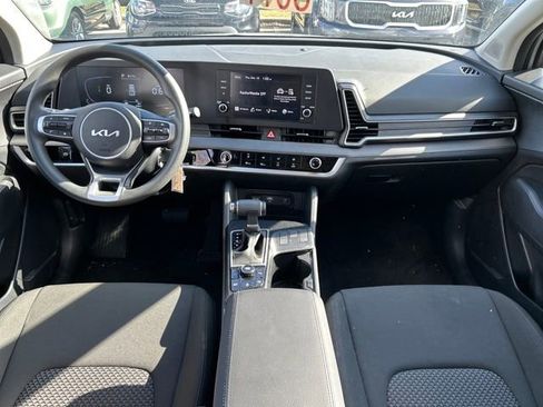 Used 2025 Kia Sportage LX image 18
