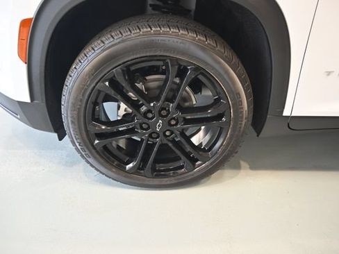 New 2026 Chevrolet Traverse LT w/ Driver Confidence Package FWD image 29