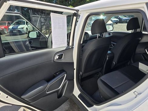 Used 2023 Kia Soul LX FWD image 8