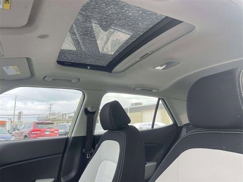 Certified 2023 Hyundai Venue SEL image 19