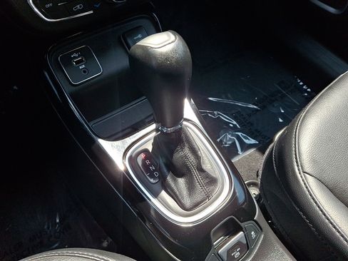 Used 2019 Jeep Compass Latitude FWD image 16