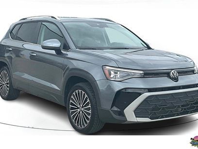 Certified 2025 Volkswagen Taos SE w/ Panoramic Sunroof Package