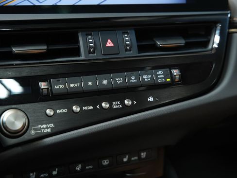 Used 2022 Lexus ES 350 Ultra Luxury w/ Accessory Package 2 FWD image 47