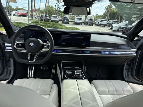 Used 2023 BMW 760i xDrive image 36