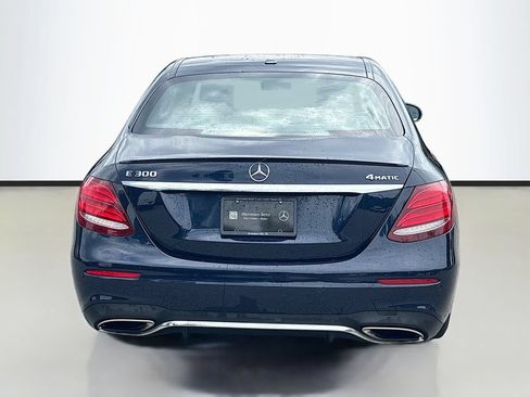 Used 2017 Mercedes-Benz E 300 4MATIC image 4