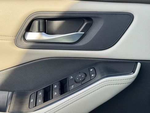 Used 2023 Nissan Rogue SV w/ SV Premium Package image 24