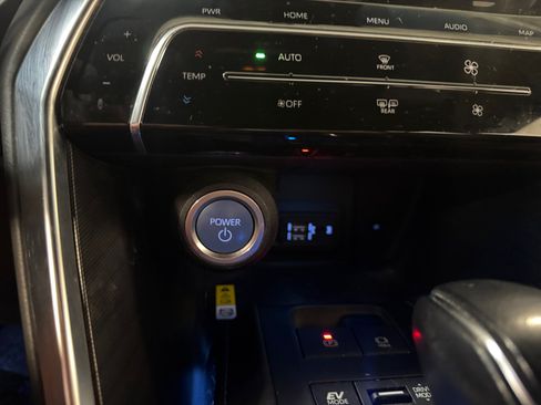 Used 2021 Toyota Venza Limited w/ Advanced Technology Package AWD/4WD image 30