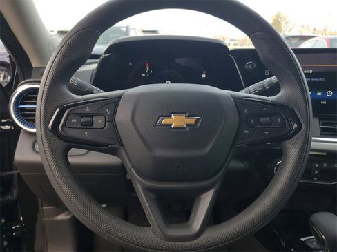 Used 2025 Chevrolet Trax LT image 15