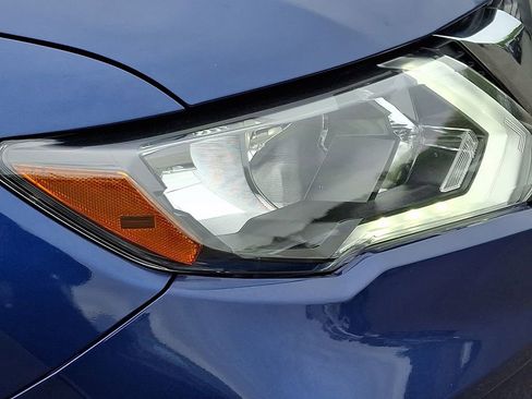 Used 2019 Nissan Rogue SV w/ Sun & Sound Touring Package AWD/4WD image 9
