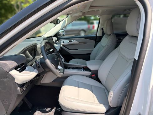 New 2026 Ford Explorer Active w/ Active Comfort Package AWD/4WD image 11