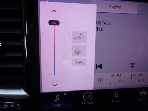 Used 2023 Chrysler Pacifica Touring-L image 25