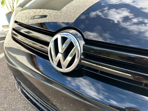 Used 2011 Volkswagen Golf TDI image 5