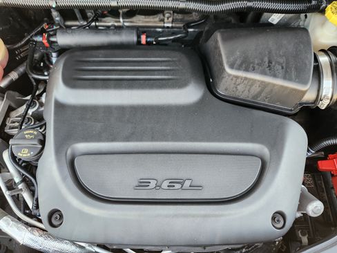 Used 2019 Chrysler Pacifica Touring-L w/ Advanced Safetytec Group FWD image 31