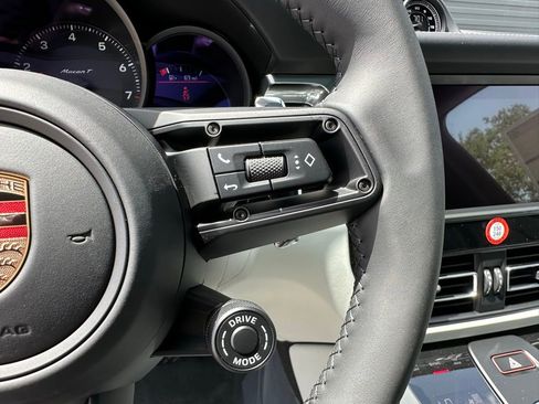 Certified 2025 Porsche Macan Turbo image 19