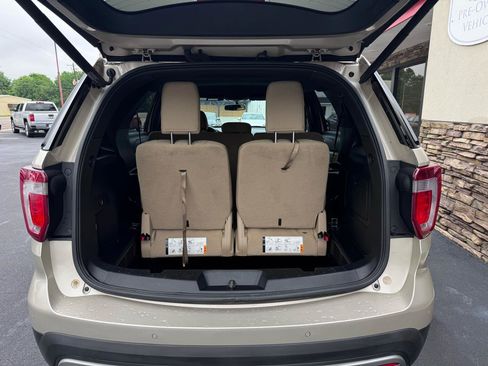 Used 2017 Ford Explorer XLT w/ Equipment Group 201A FWD image 6