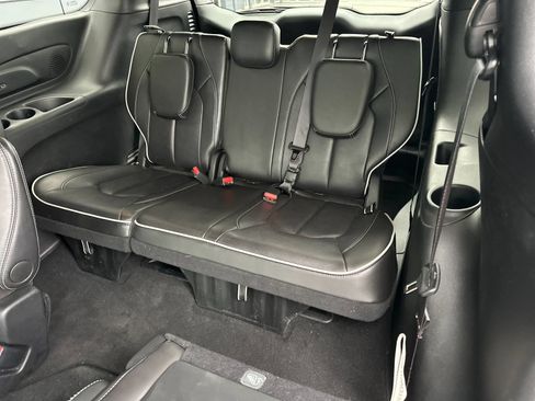Used 2026 Chrysler Pacifica Limited AWD/4WD image 14
