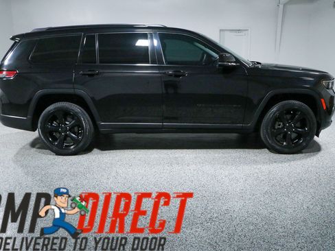 Used 2023 Jeep Grand Cherokee L Limited w/ Black Appearance Package AWD/4WD image 6